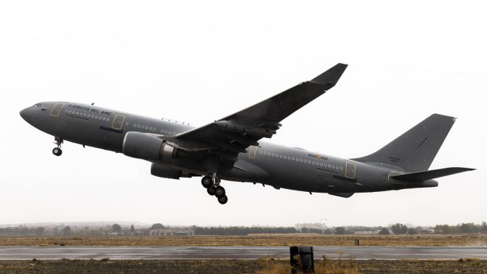 El TK.24-02 es el A330 MRTT que España ha enviado a Oriente medio para repatriar a casi tres centenares de ciudadanos españoles.