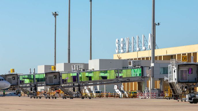 En marzo el aeropuerto de Sevilla ha batido sus récords de pasajeros y aeronaves en un solo mes.