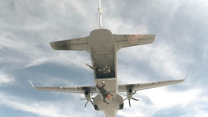 las entregas de aviones de transporte militar siguen potenciando los ingresos de Airbus Defence.
