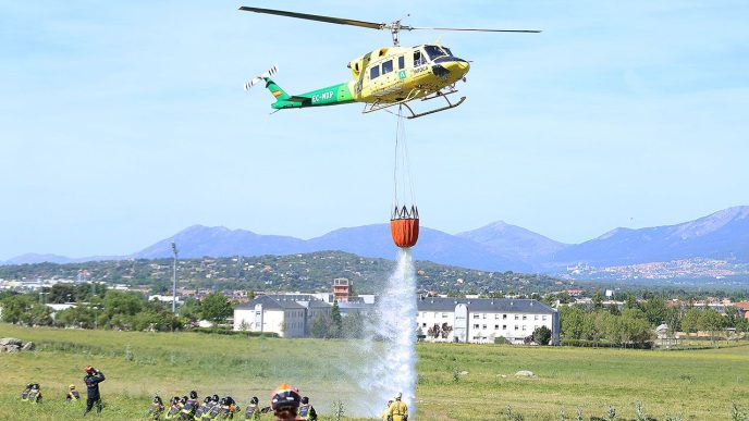 ATAIRE organiza una jornada para acercar a los ciudadanos las labores de extinción de incendios con aeronaves..