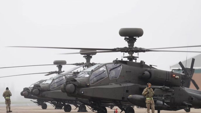 Los Boeing AH-64E británcios contarán con drones de apoyo.