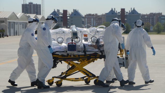 Simulacro de traslado de un paciente infeccioso por la UMAER.