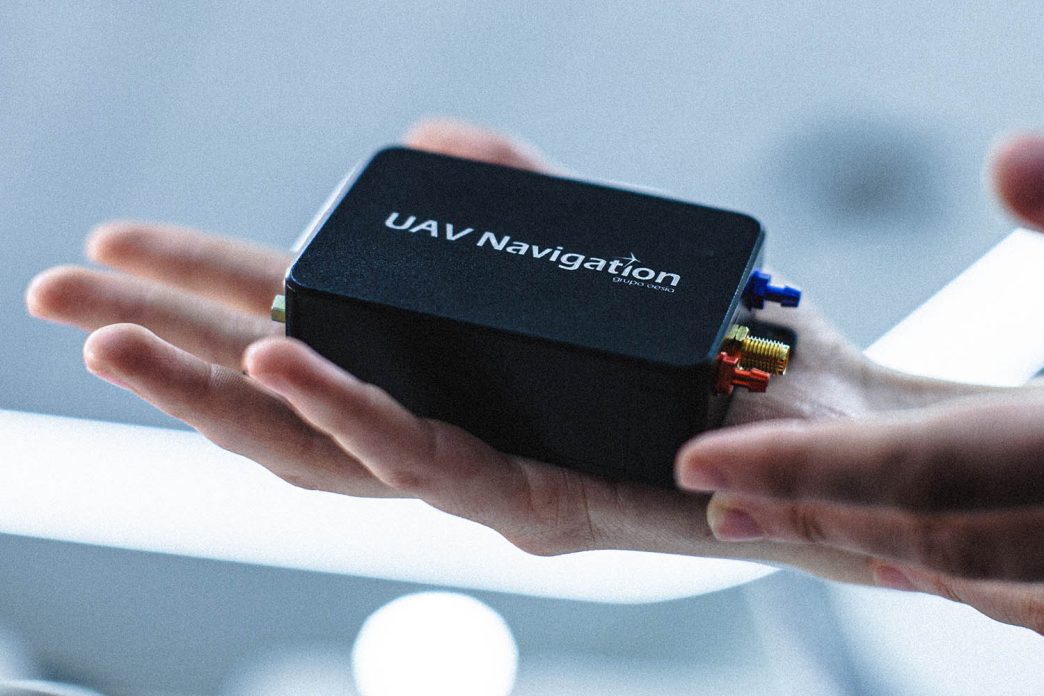 Unidad del autopiloto UAV Navigation Vector-300.