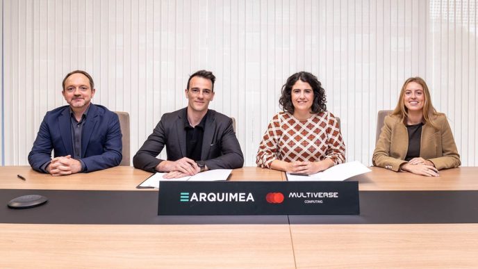 Firma del acuerdo entre Arquimea y Multiverse Computing.