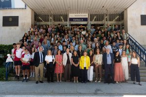 Los finalistas del Reto Amelia junto al jurado y demás participantes en la final.
