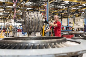 Taller de reparación de motores de Iberia Mantenimiento.